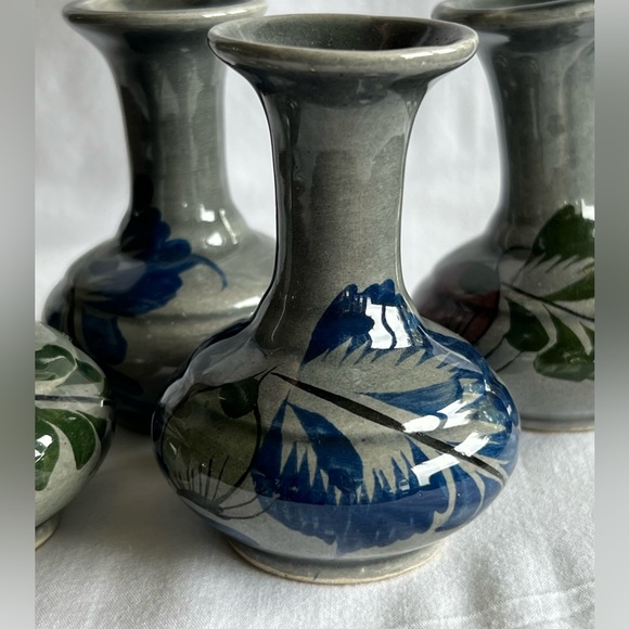 Four Small Mexican Vases - Picture 4 of 8